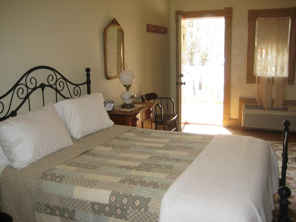 Backwoods Bed And Bath Hotel McGregor Екстериор снимка